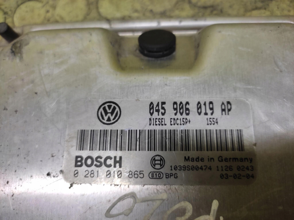 VW POLO IV control unit of the engine 0281010865