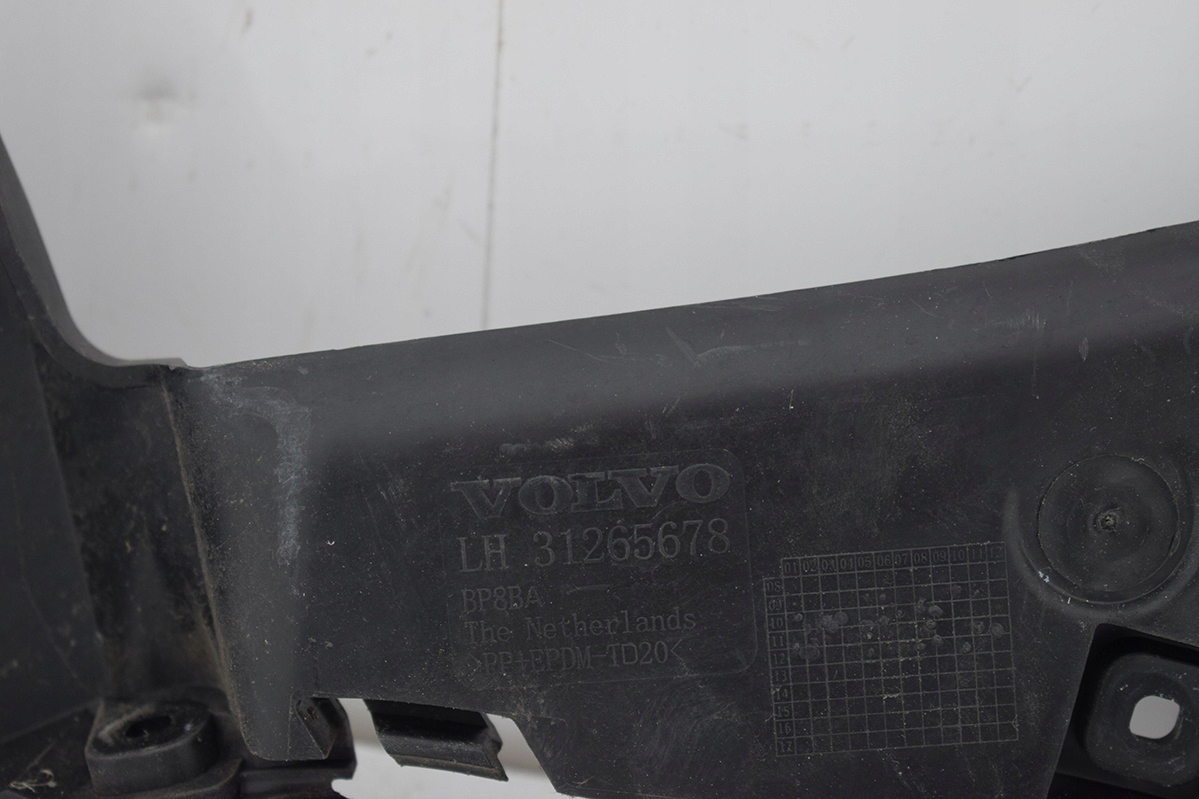 Support Support plaque Pare choc Arrière Gauche VOLVO C30 31265678