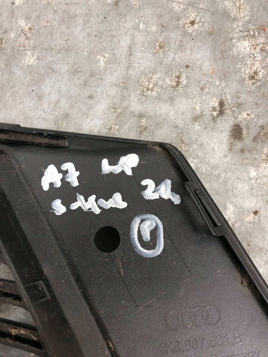 grid of a bumper left front AUDI A7 S-LINE 4K8807681B