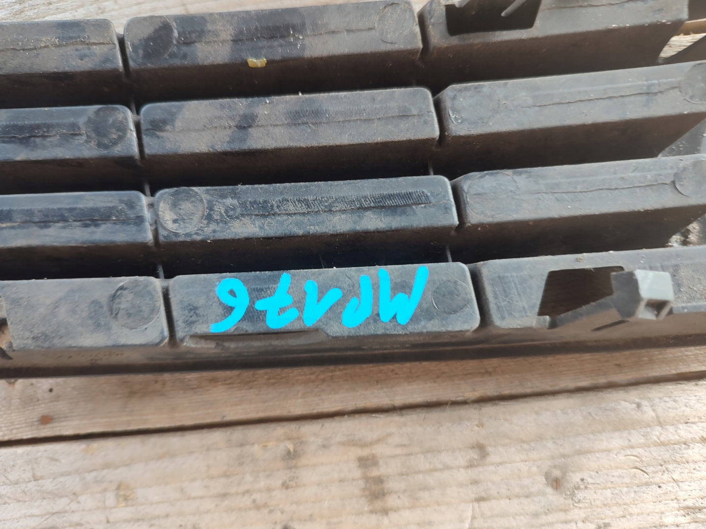 Droit Grille Pare choc Couvre AUDI A4 B6 Berline 2000-2006 8E0807681A