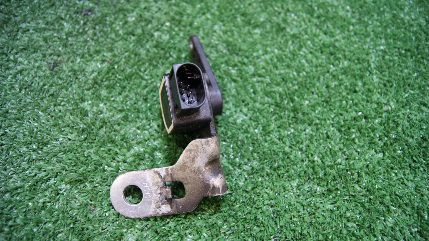 sensor POZIOMOWANIA XENONOW front BMW E88 2010 6785205