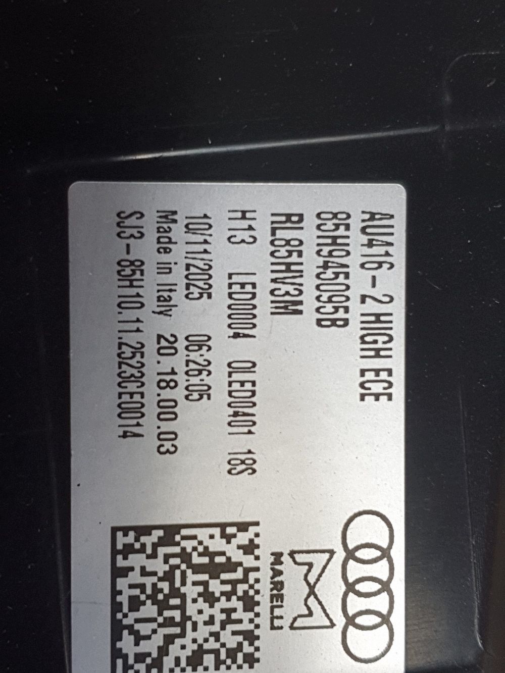 Audi Q6 e-tron feu arrière du capot 85H945095B