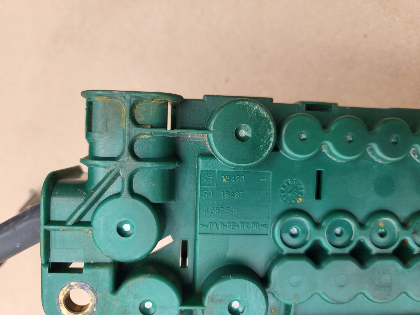 compartment BEZPIECZNIKOWY BMW 5 E39 OE EU 8387543 8387541 5018483