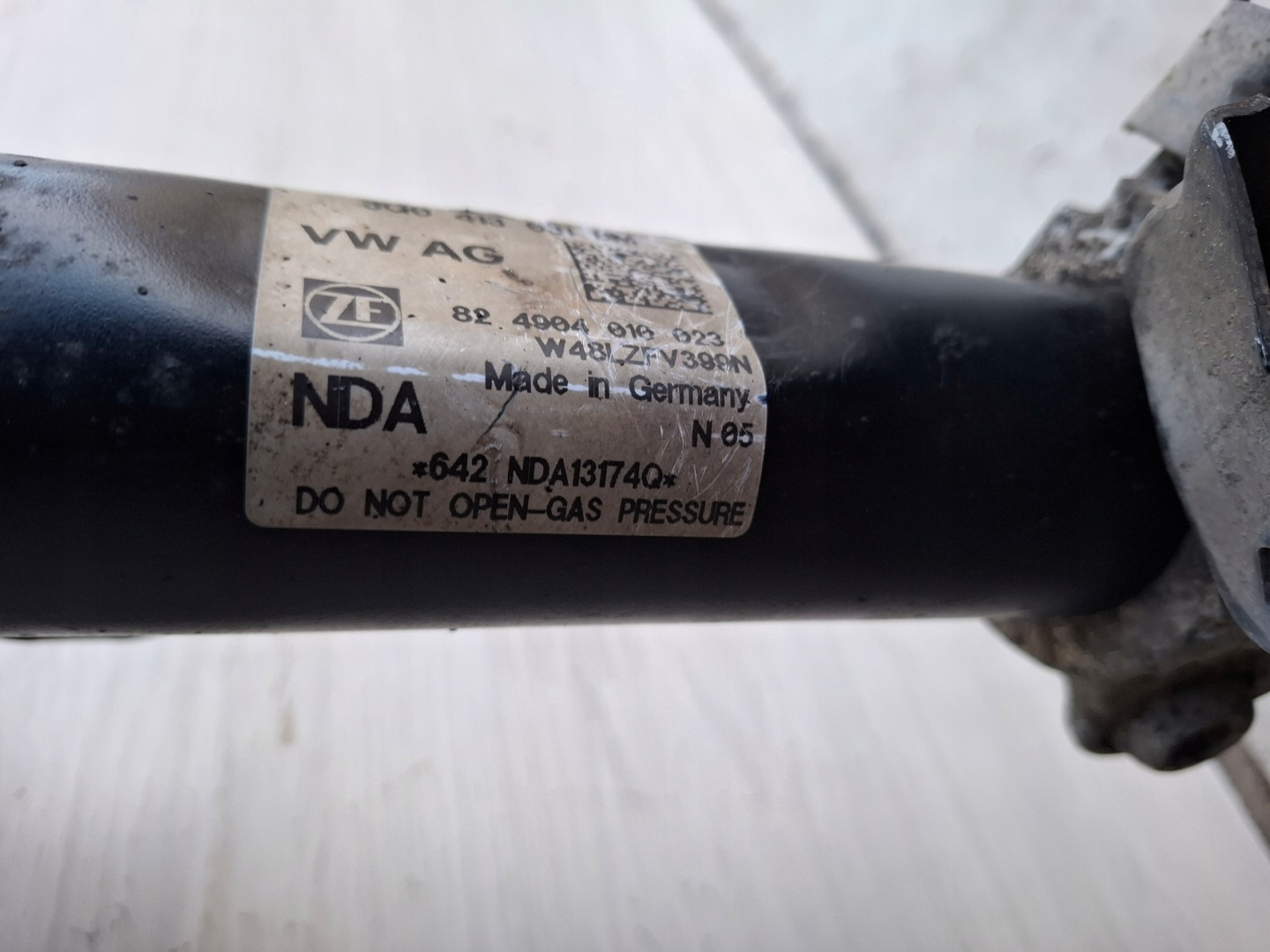 VW PASSAT B8 18r swing front right shock absorber 5Q0407258C