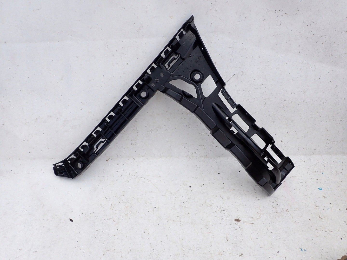 MERCEDES C-KLACA W205 bumper bracket right rear part