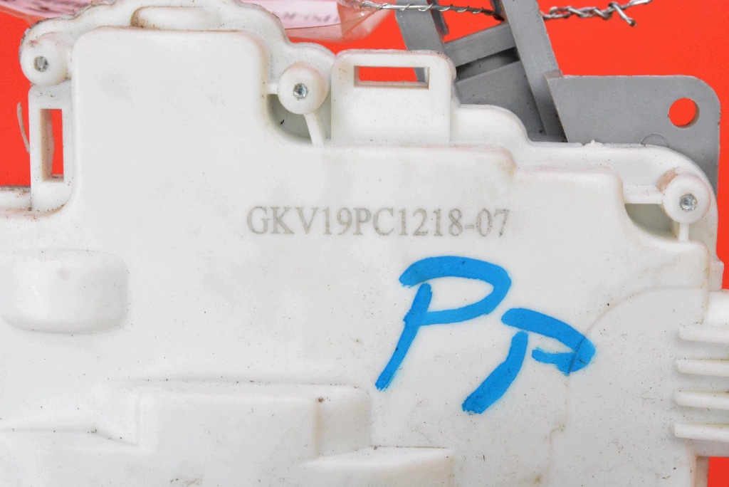 lock door right front front EU GKV19PC1218-07 AUDI A4 B8 KOMBI 07-11