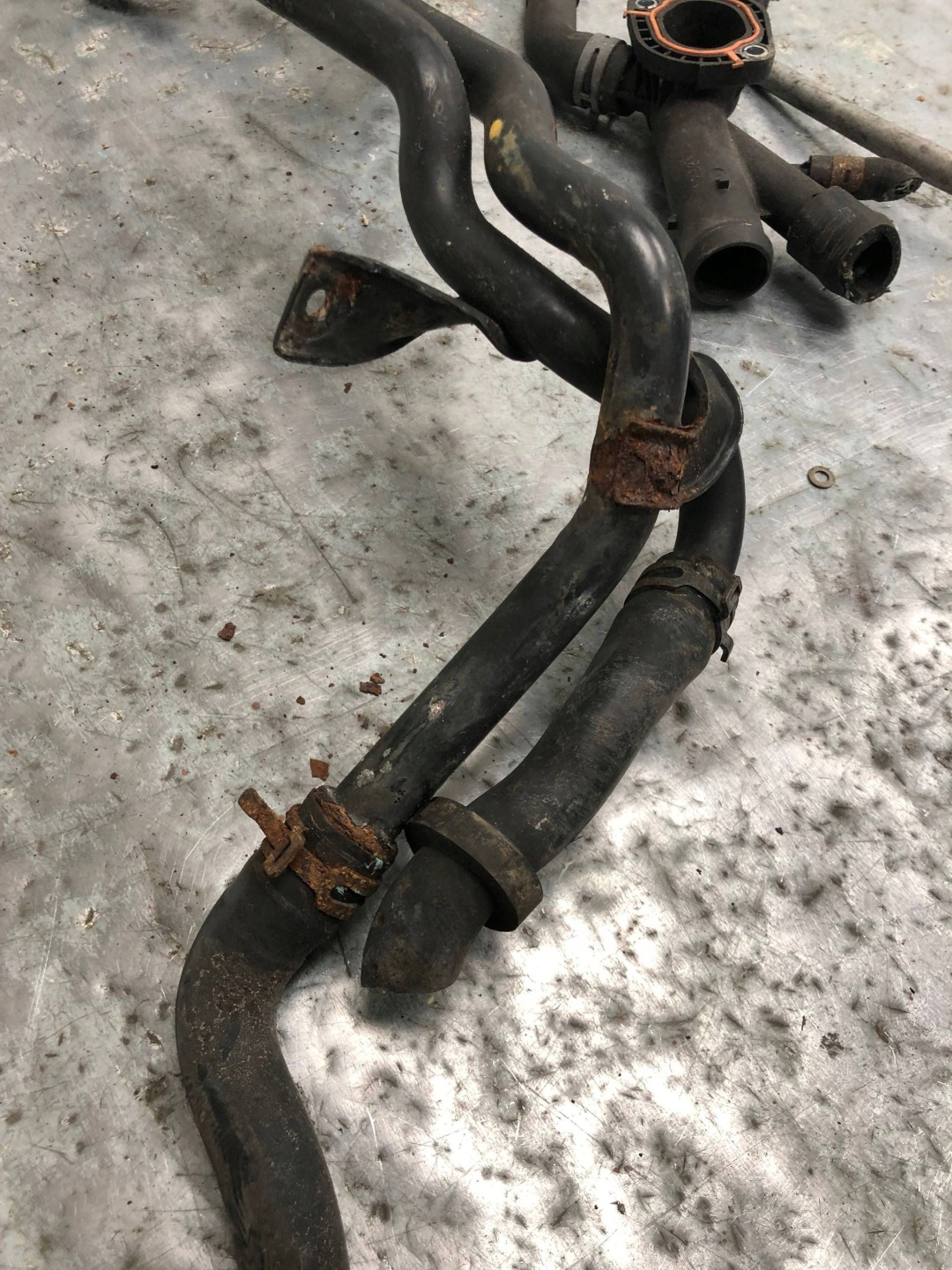 prijenos crijevo vode VW SKODA AUDI 03L121131AA