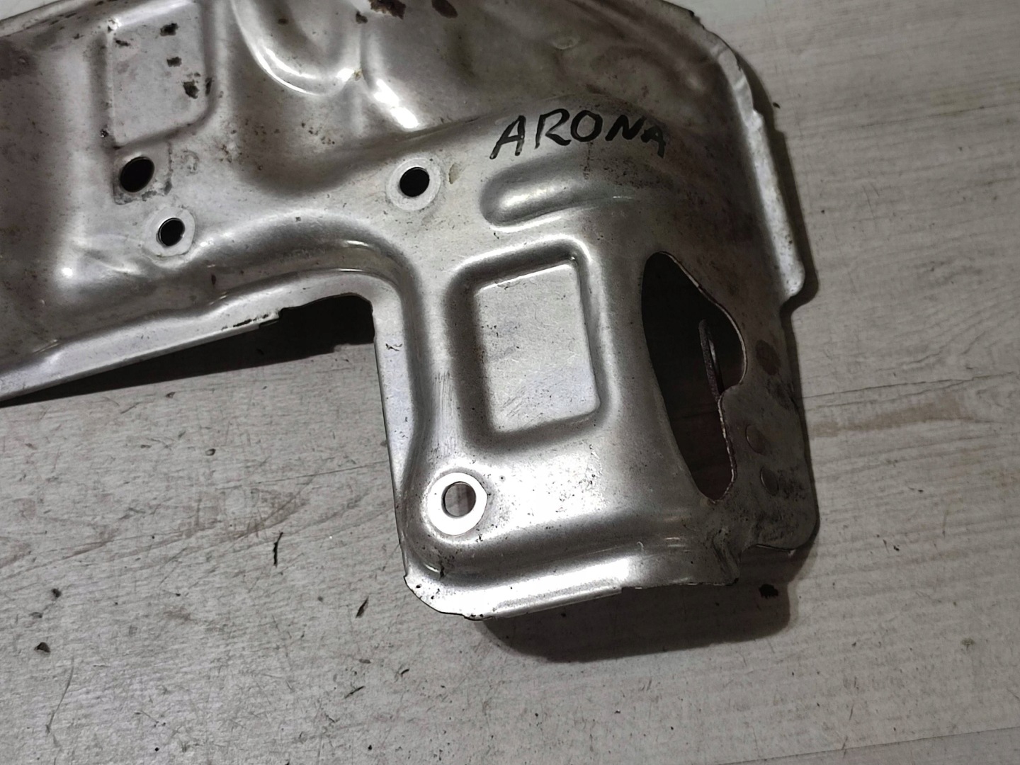 Seat Arona 2019 Blende Abdeckung termiczna rury wydechowej