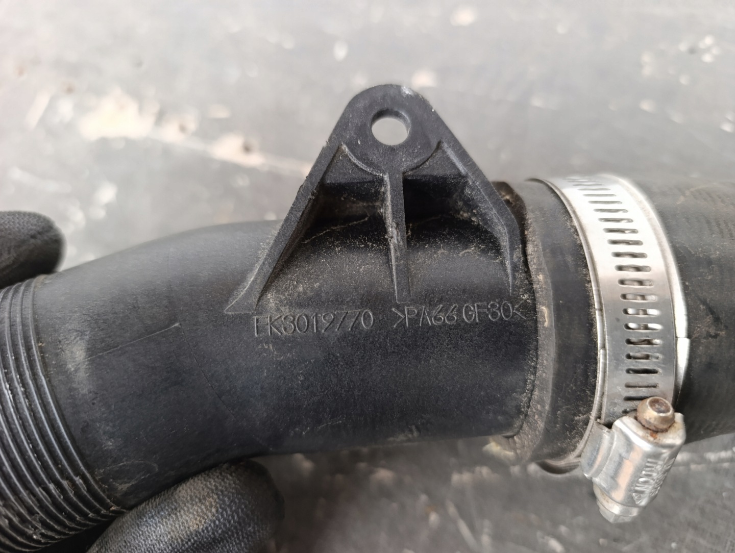 cijev prijenos interkulera FORD FIESTA MK8 BV61-9F479-AA