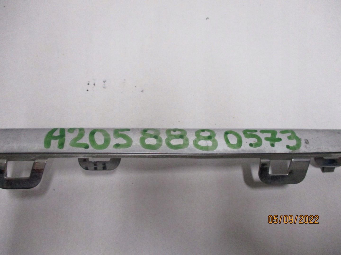 moulding CHROM MERCEDES 205 A2058880573 left