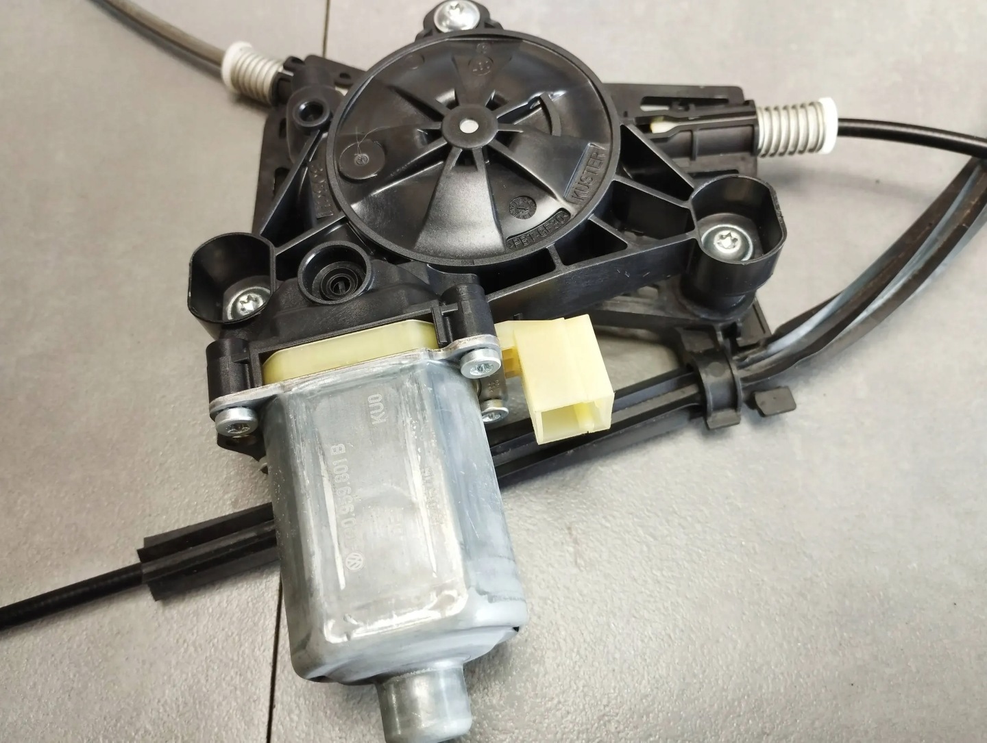 Audi Q2 mechanism windows right front 81A837462
