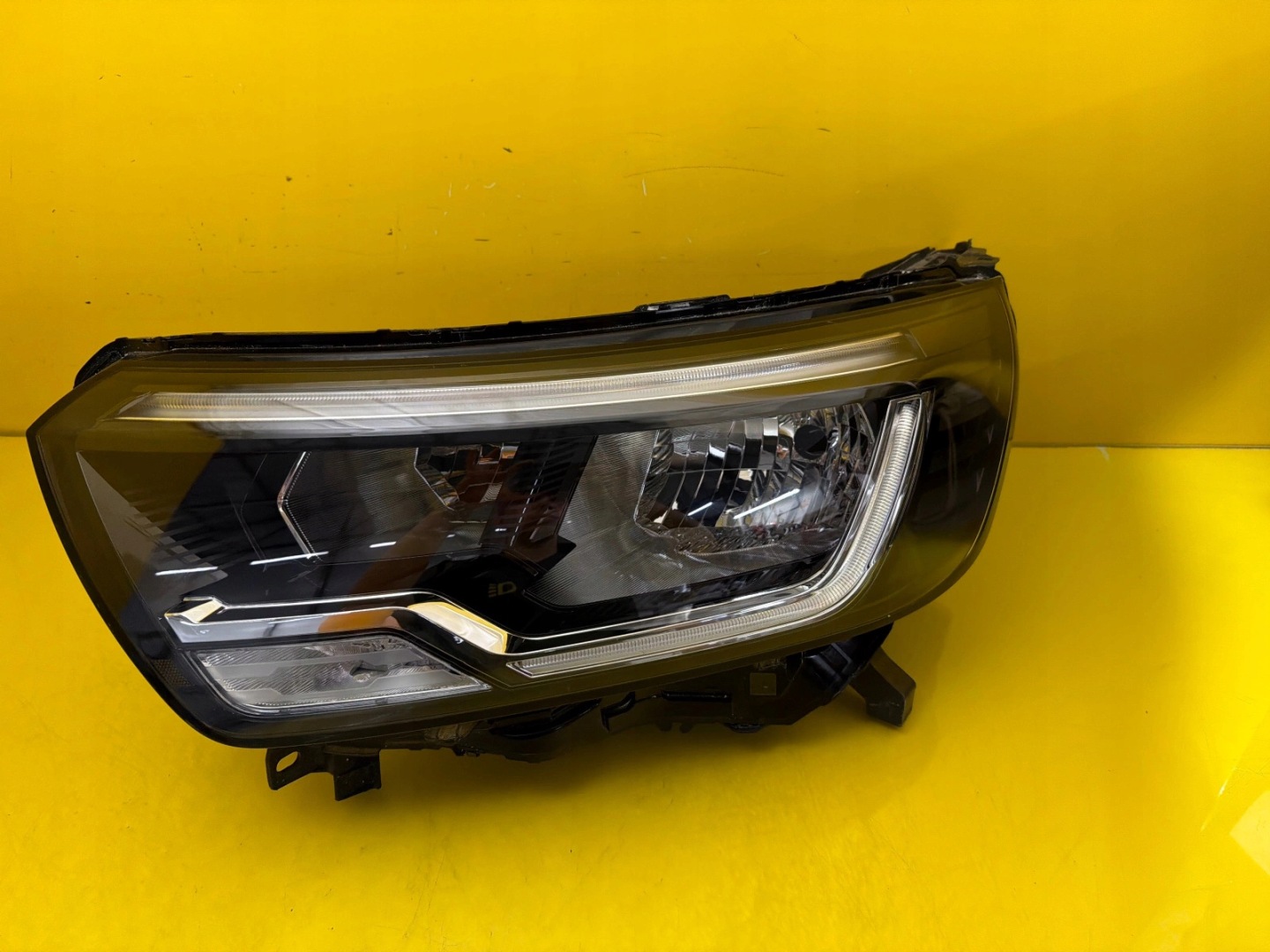 light left front Renault Kangoo III IV 2021- 260608411R