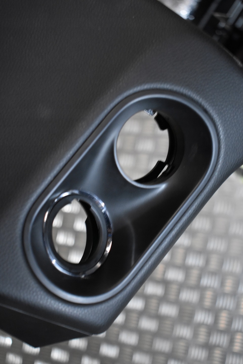 IDEALNA cover lower consoles left PORSCHE MACAN 1 9
