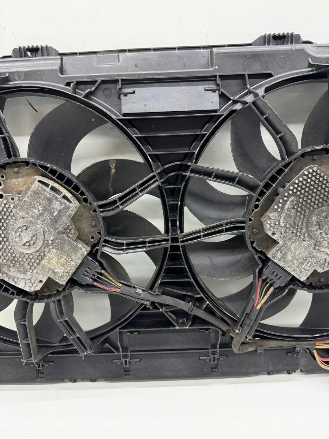 AUDI A7 A8 A5 A6 C7 3.0 TDI ventilátor ventylátory chladiče CALE originál!