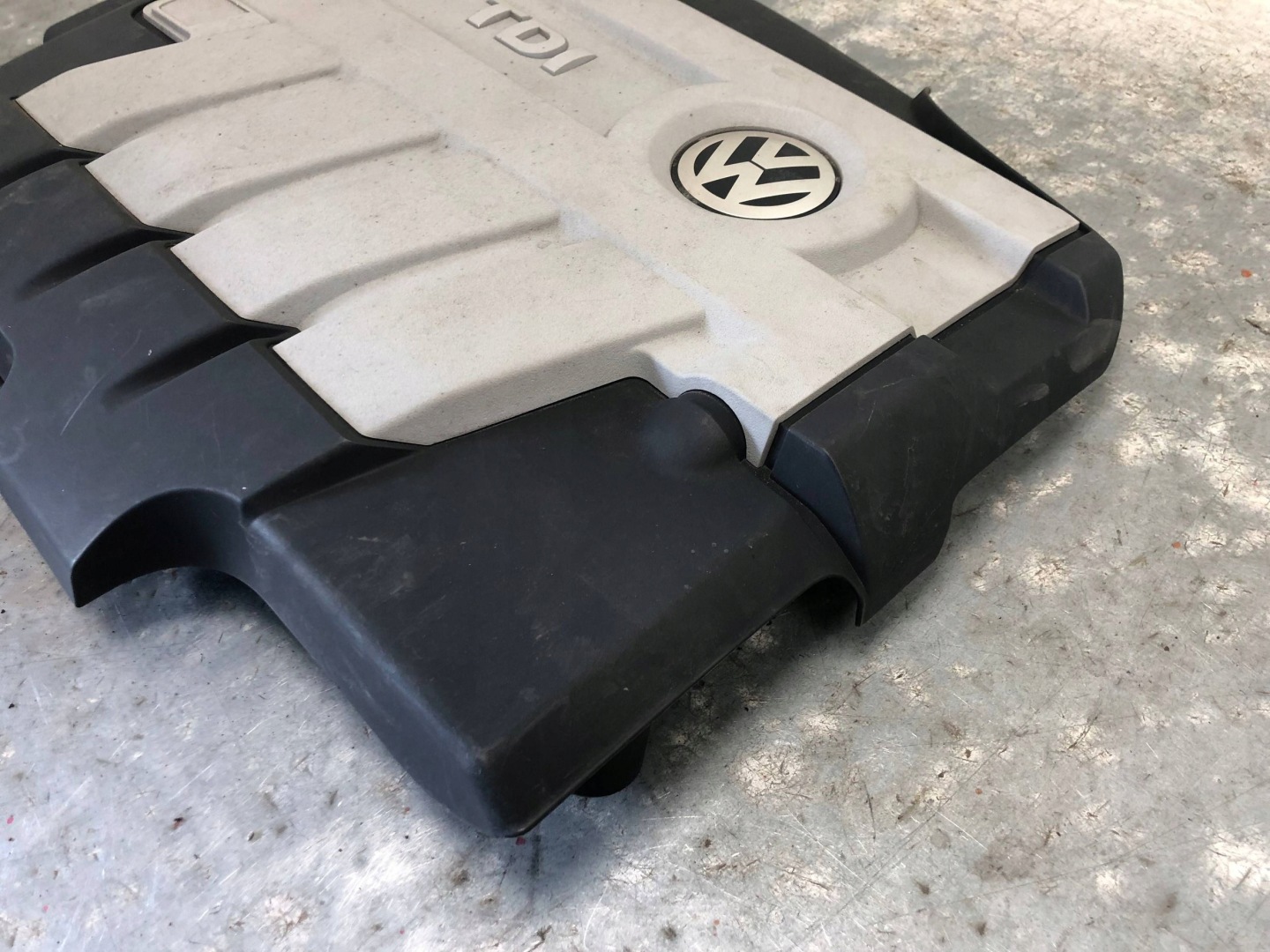 Abdeckung Blende Abdeckung DES MOTORS VW 03L103925AM
