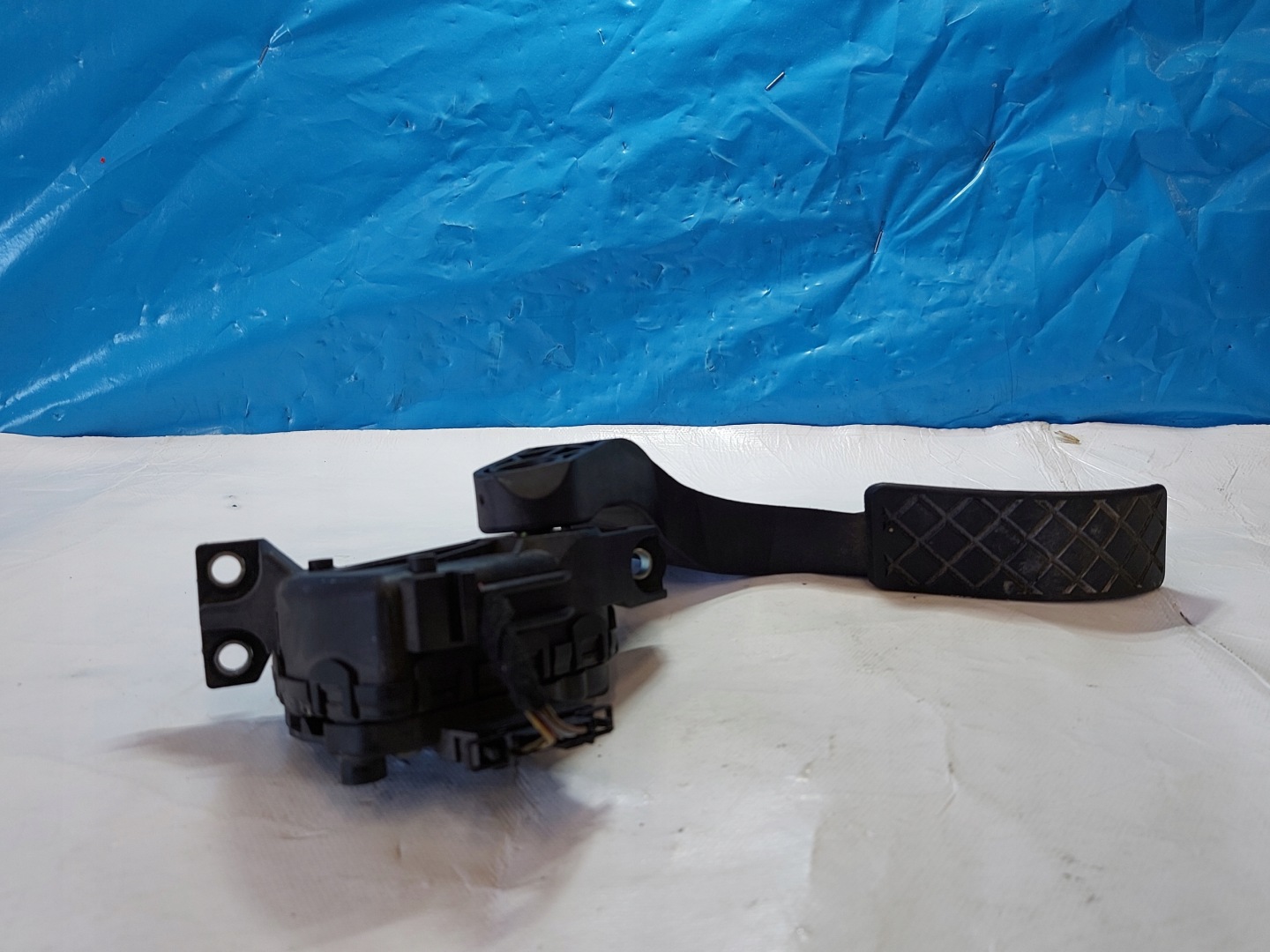 accelerator pedal A4 B6 8EI723523C