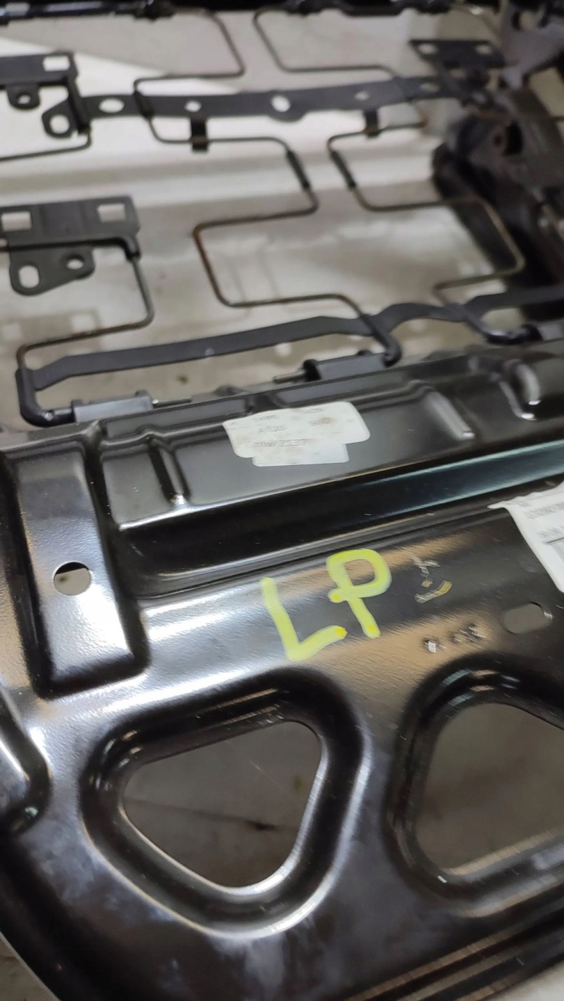 Peugeot 2008 and 2013 front side left seat support