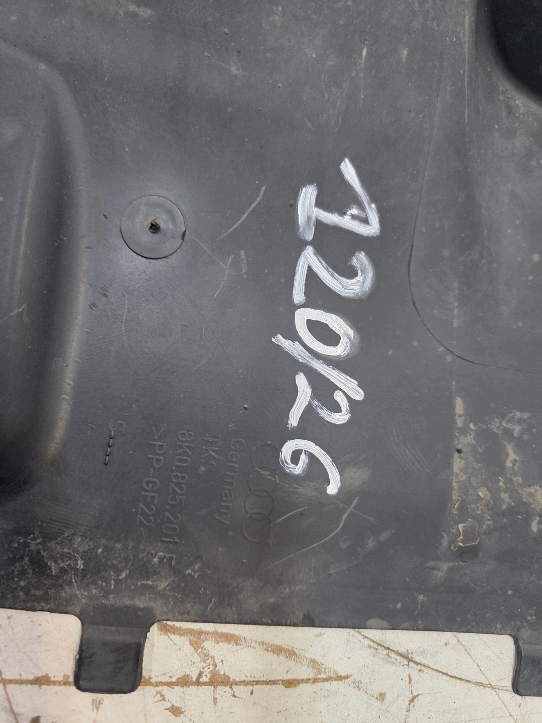 cover cover chassis left front MALA AUDI A4 B8 8K0825201E 120/26