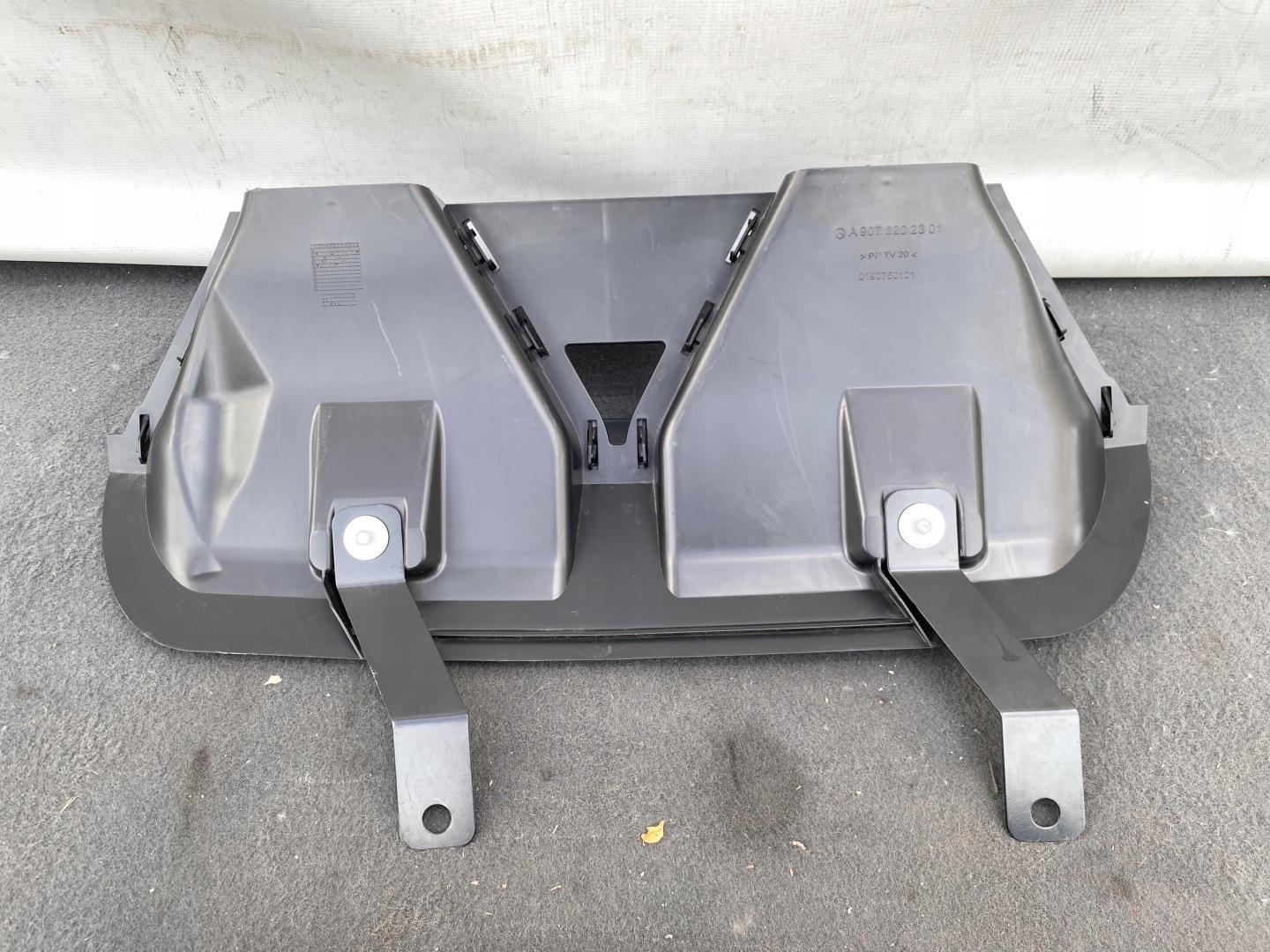 SPRINTER 907 910 17- intake air lower NAD OSLONE below engine new