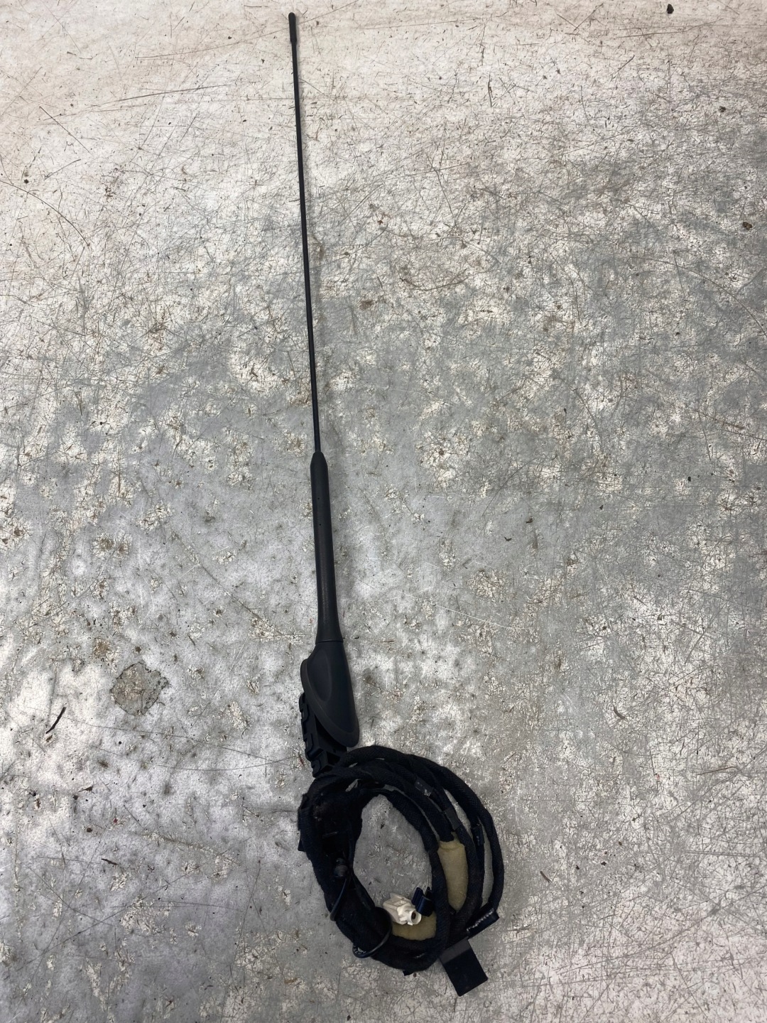 FORD KA + PLUS 1.2 ANTENA dach
