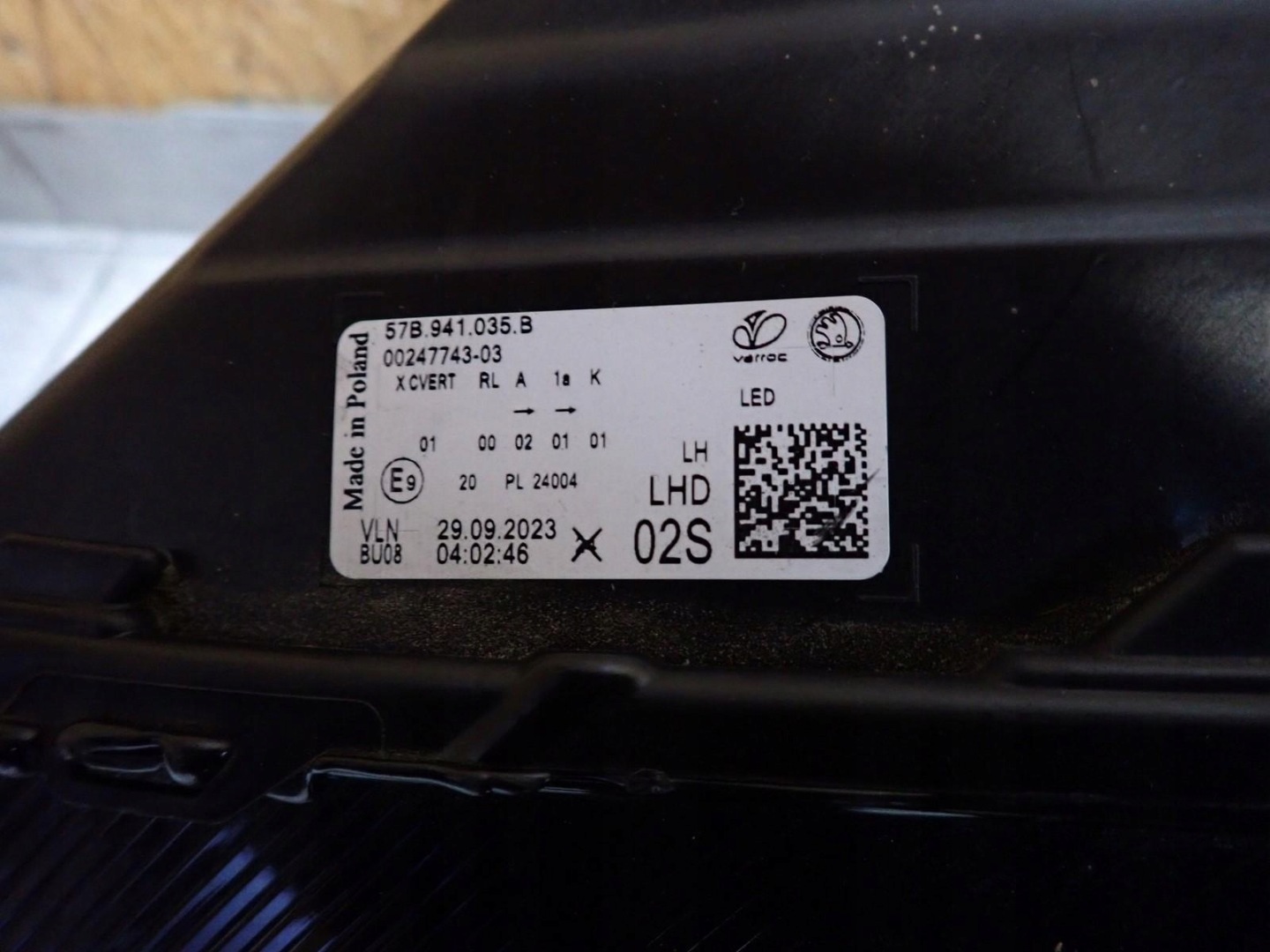 light front left SKODA KAROQ LIFT FULL LED 57B941035B