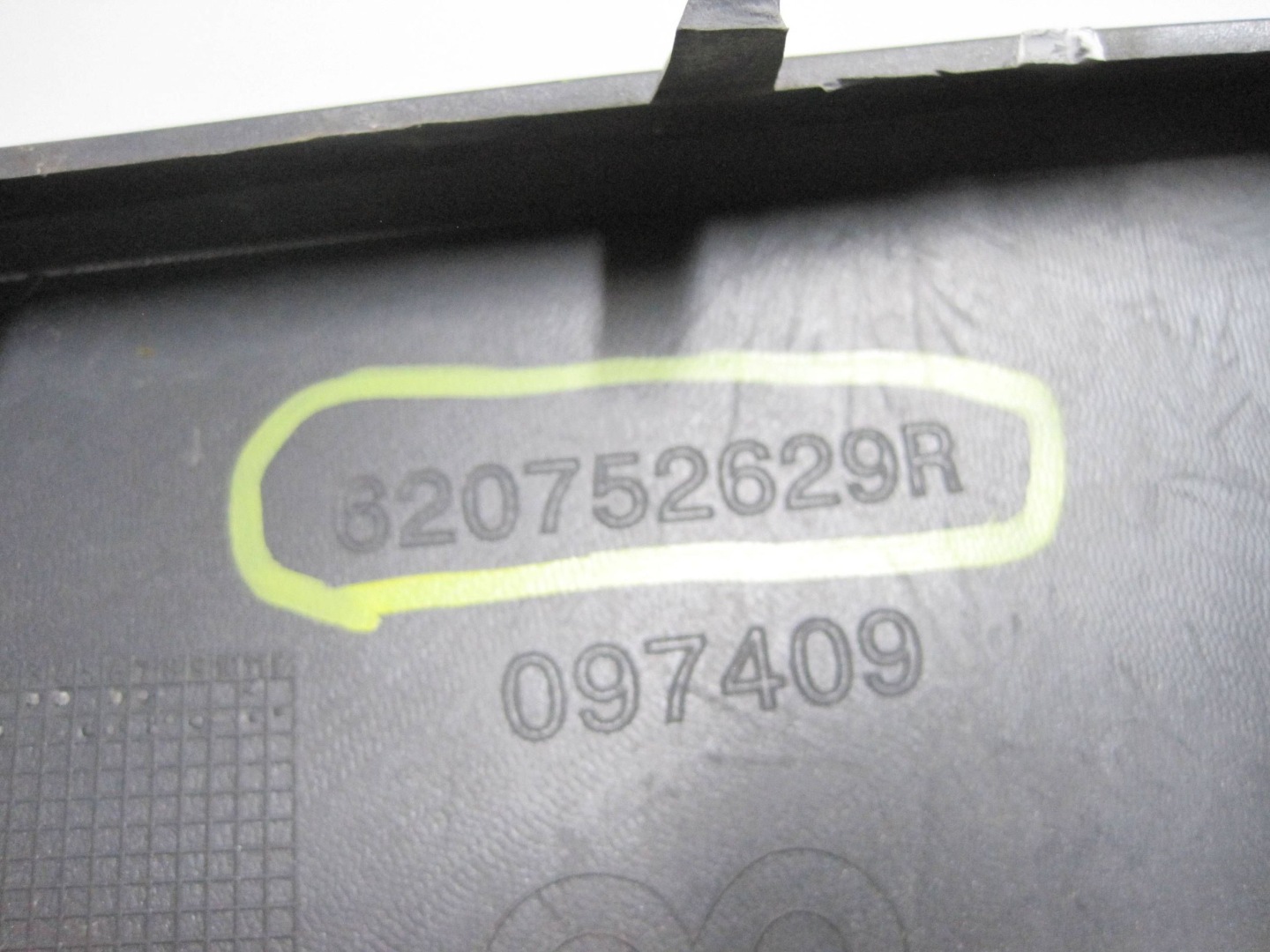 dolní mřížka nárazníku předního RENAULT AUSTRAL 620752629R