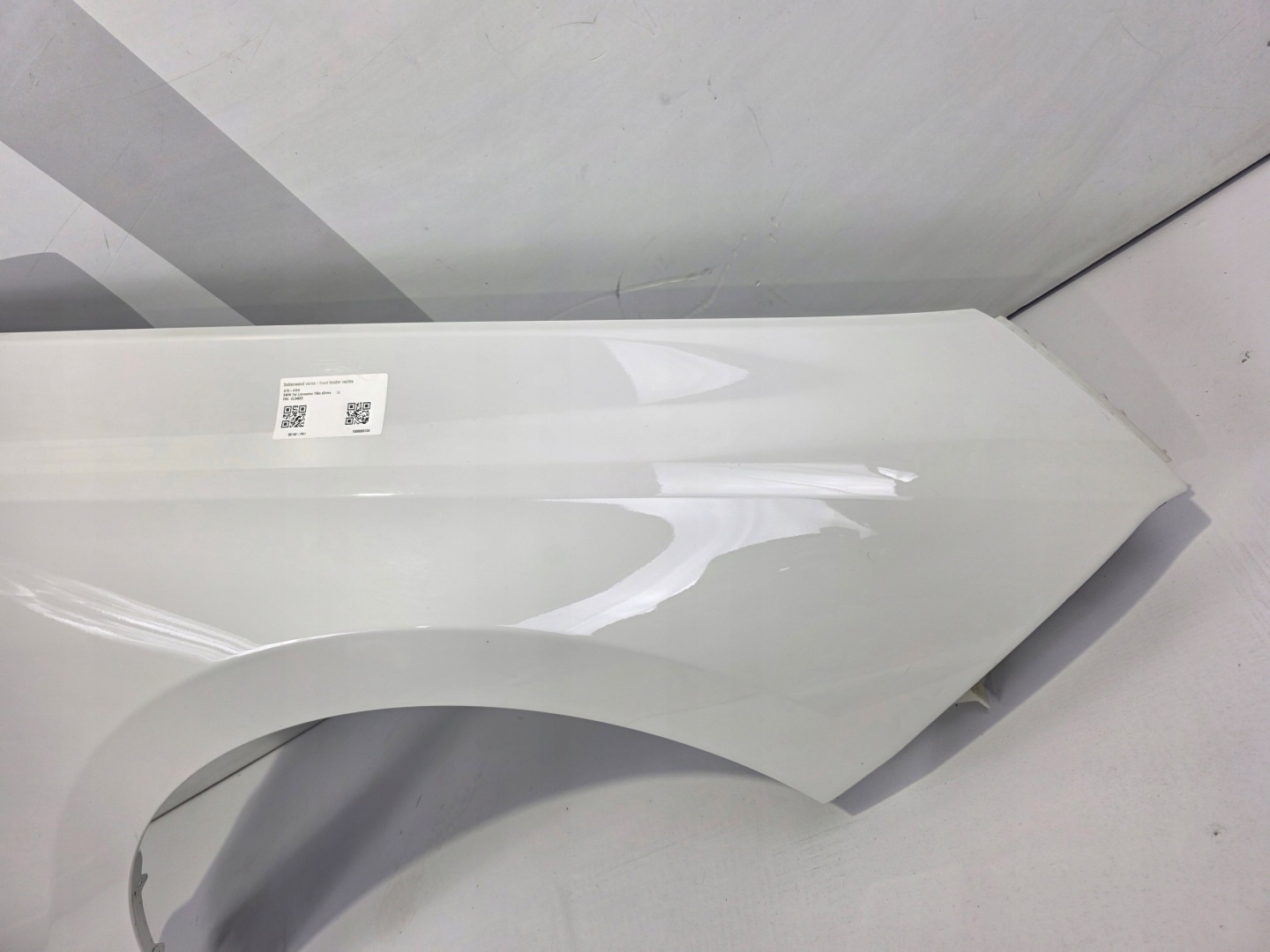 fender right front BMW 7 G70 m-packet A300 ALPINWEISS