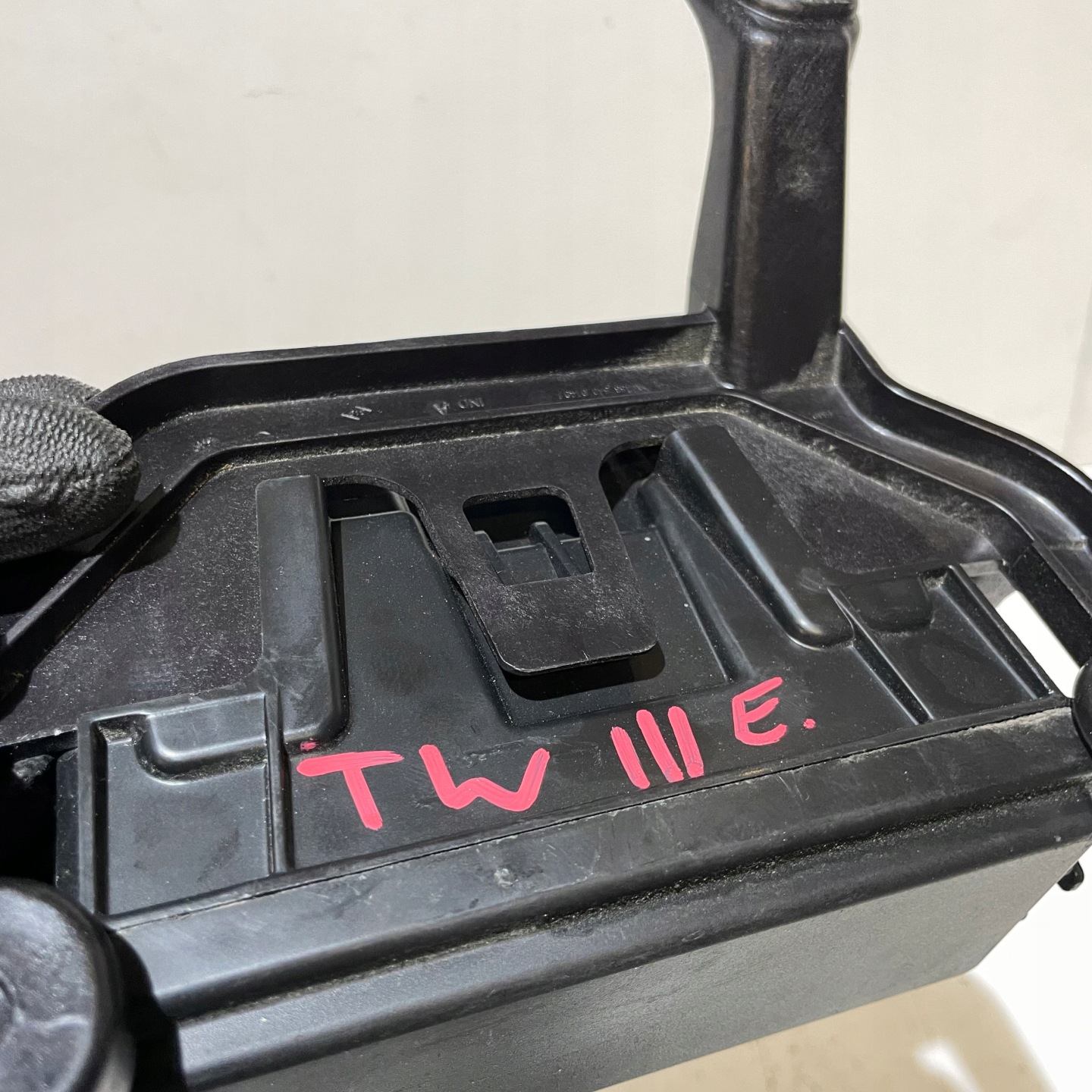 RENAULT TWINGO III Z.E. PUSZKA COMPARTMENT COVER