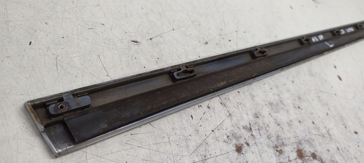 moulding door right front Audi A3 8P 3D LY7W