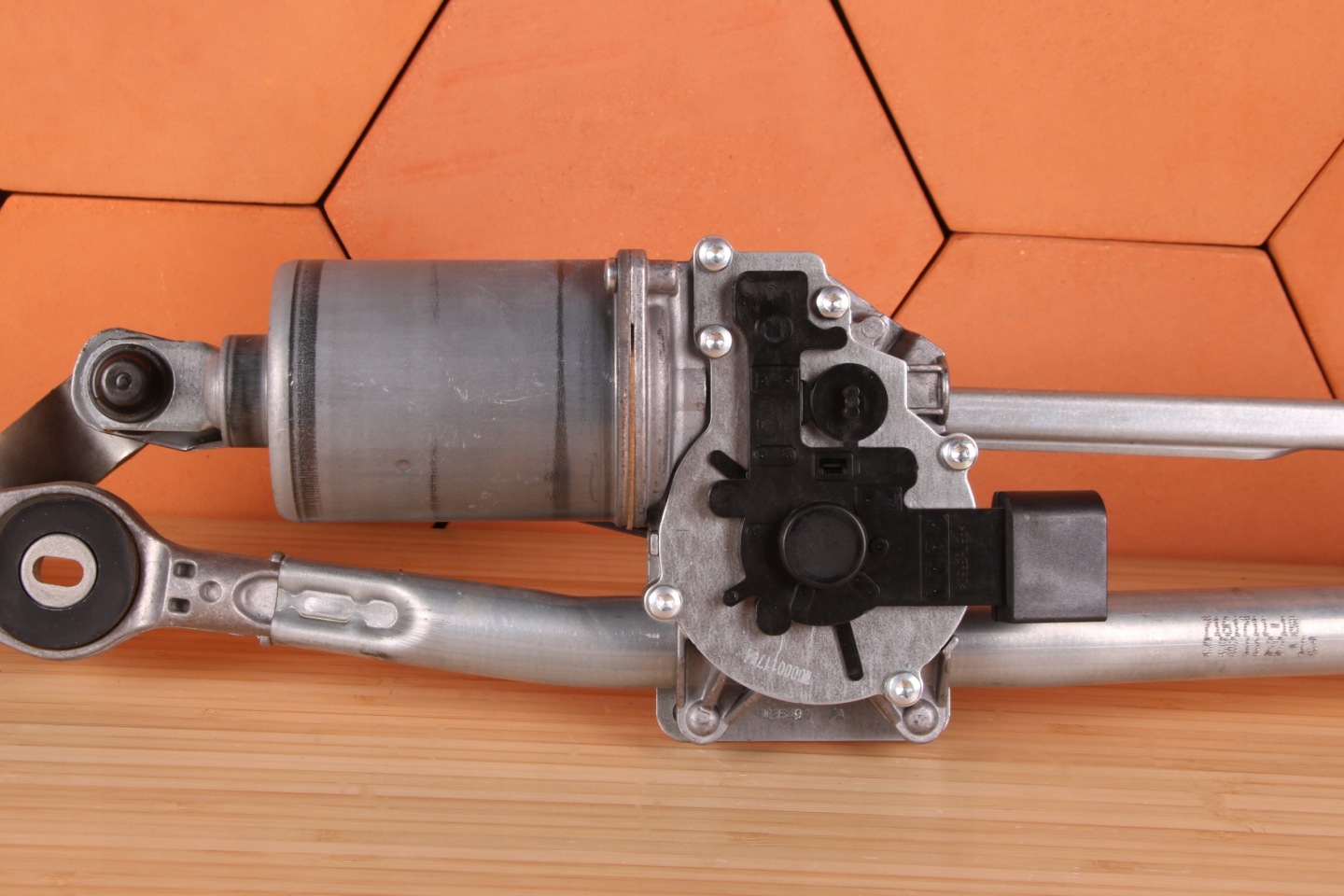 BMW E90 E91 E92 E93 Wischergestänge vorne Motor EUROPA 7161711
