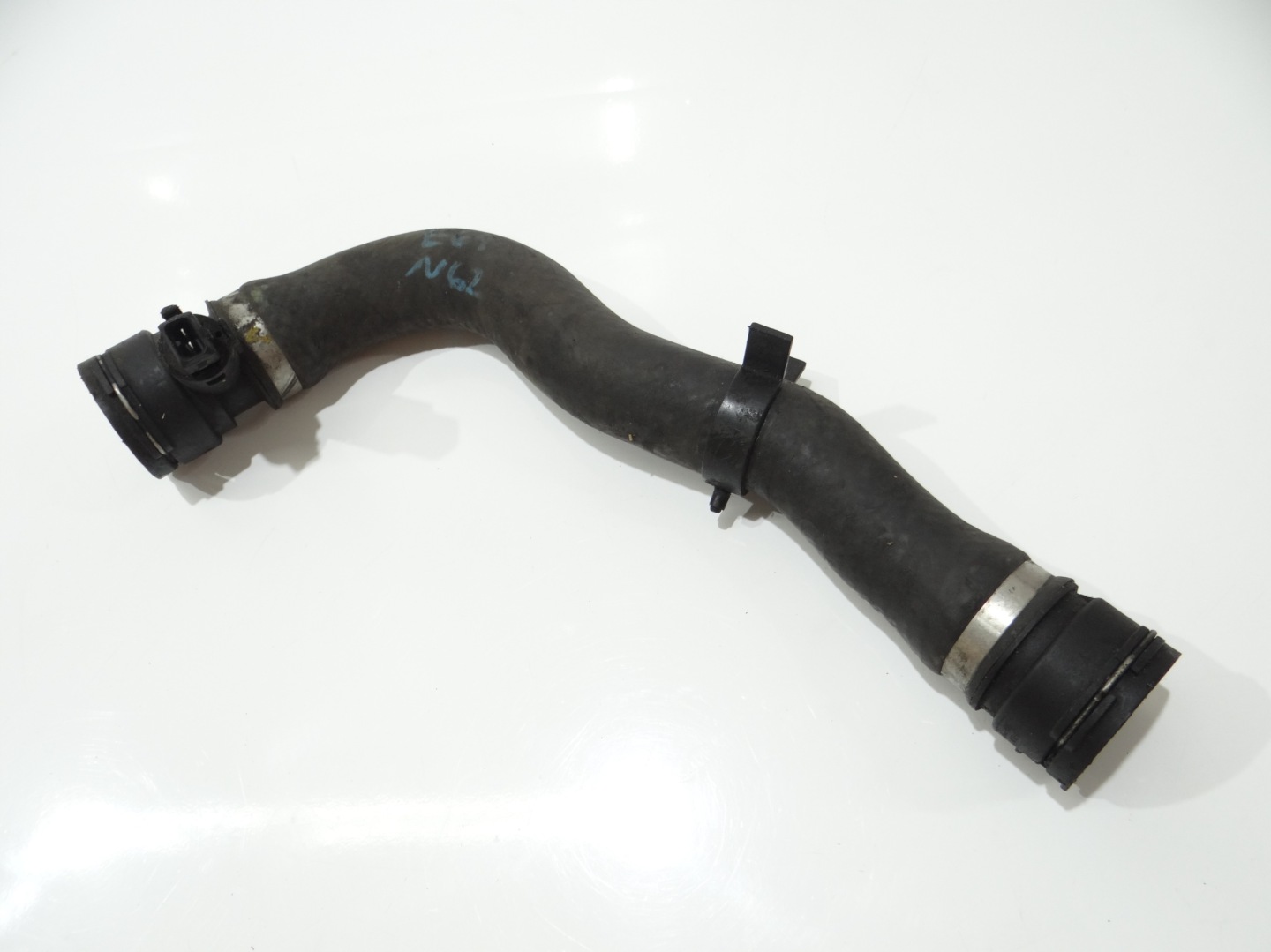 vedení hadice vody BMW E60 E61 N62 7508011