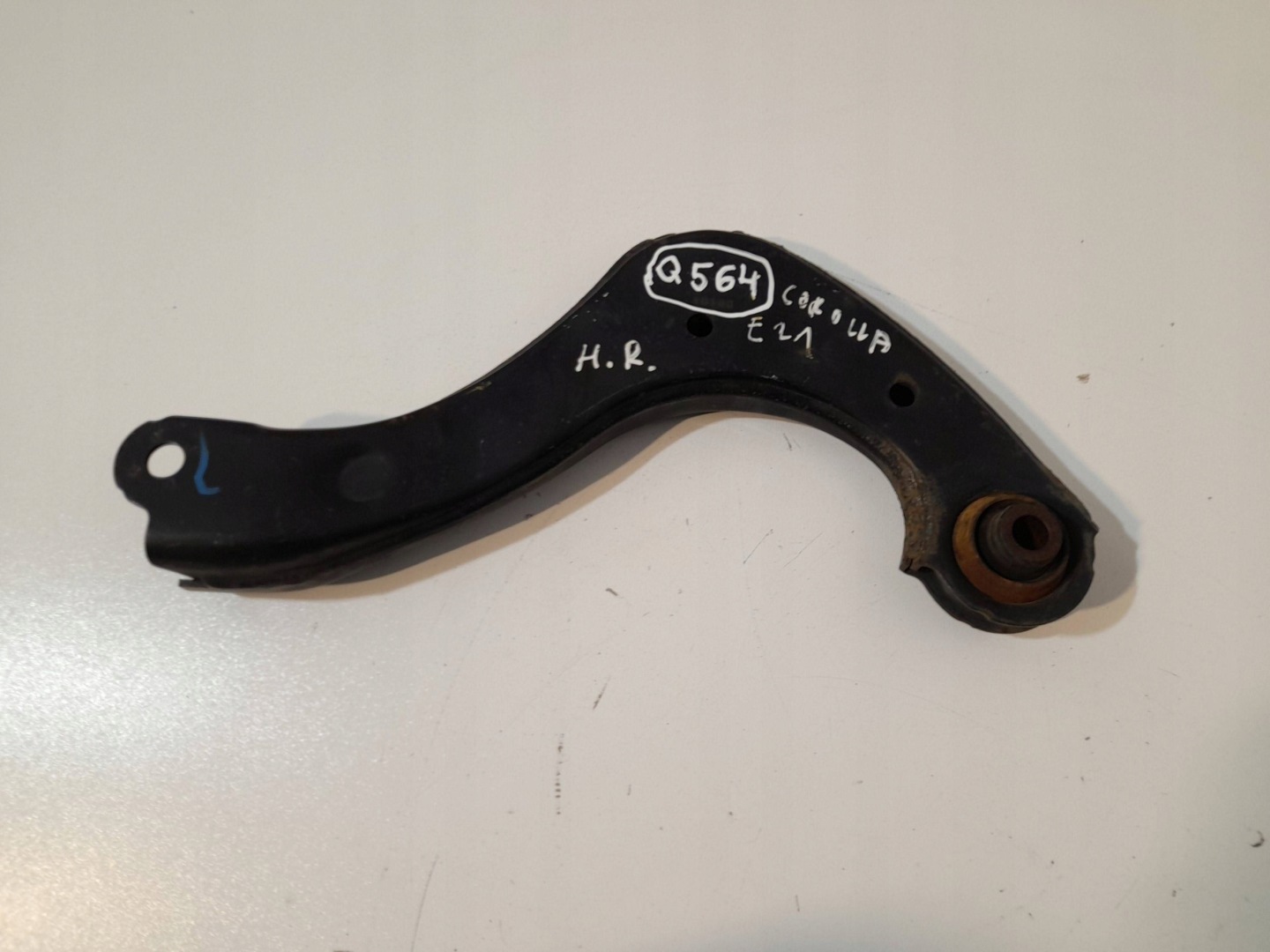 Toyota Corolla E210 E21 arm rear right (Q564)