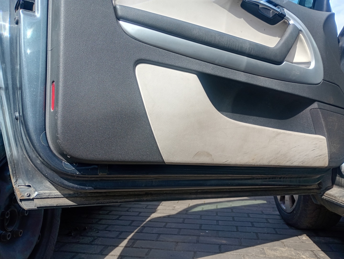 door left front front Audi A3 8P 03-12 kod lakieru LX7Z