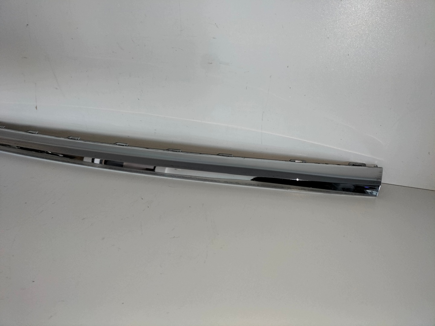 moulding cap chrom of a bumper front central VW T-ROC 17