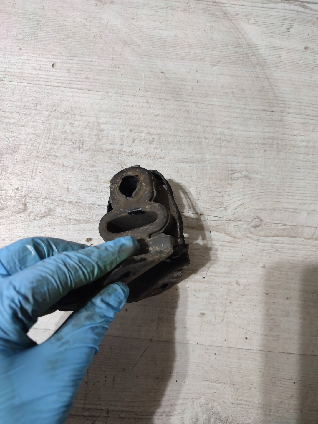 Opel Corsa F 2022 holder / bracket tlumika