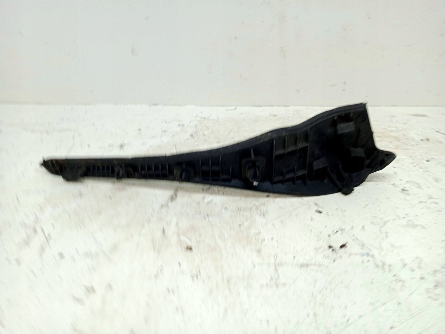 CHEVROLET TRAX pipe end under the window under the window left 95137392 2013R