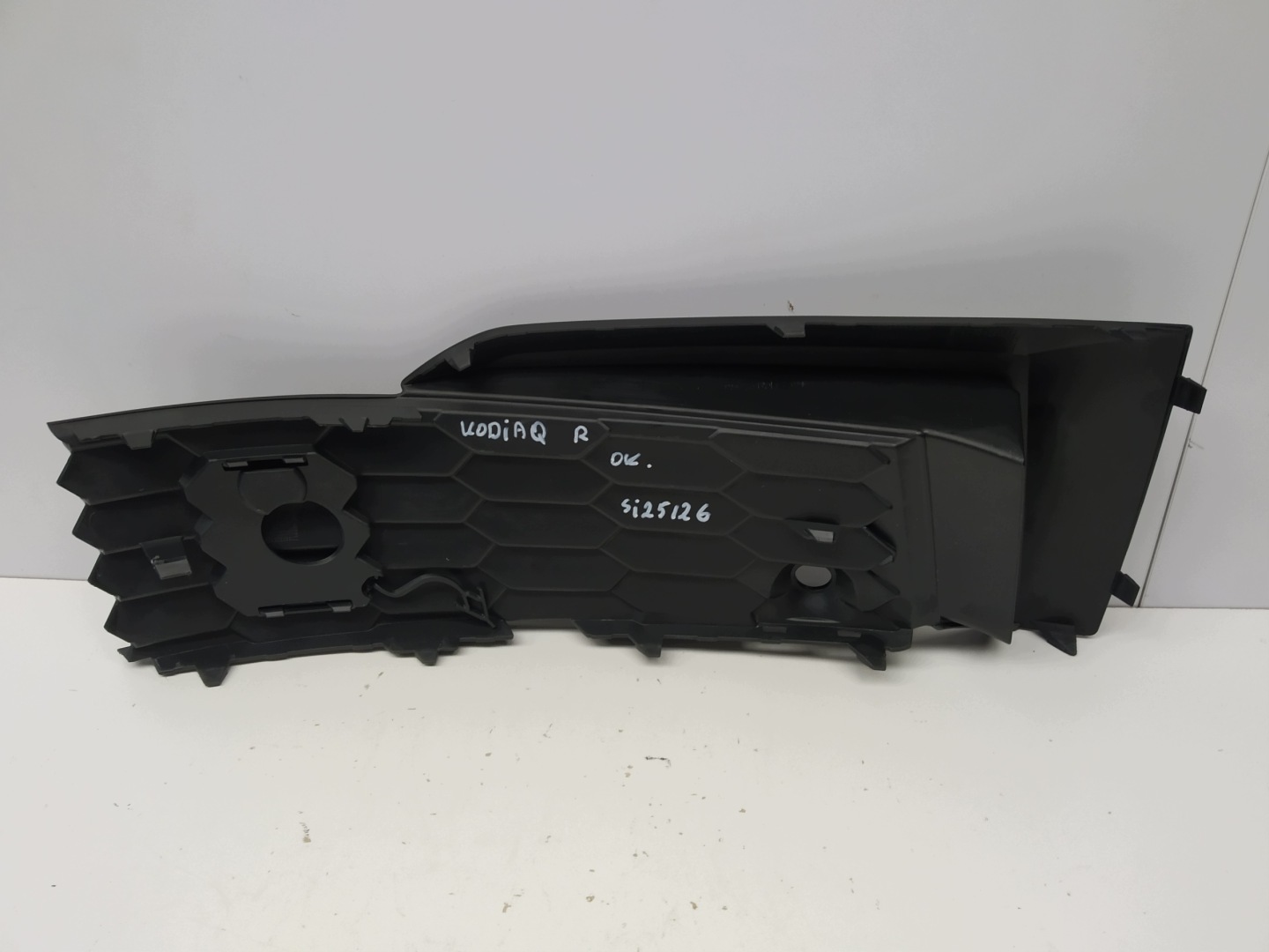 2021r + Skoda Kodiaq lift grid right w bumper front spoiler original