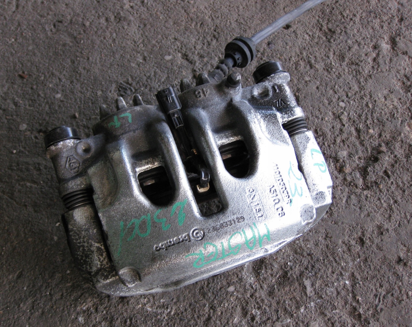 RENAULT MASTER III MOVANO 2.3 DCI caliper brake left front