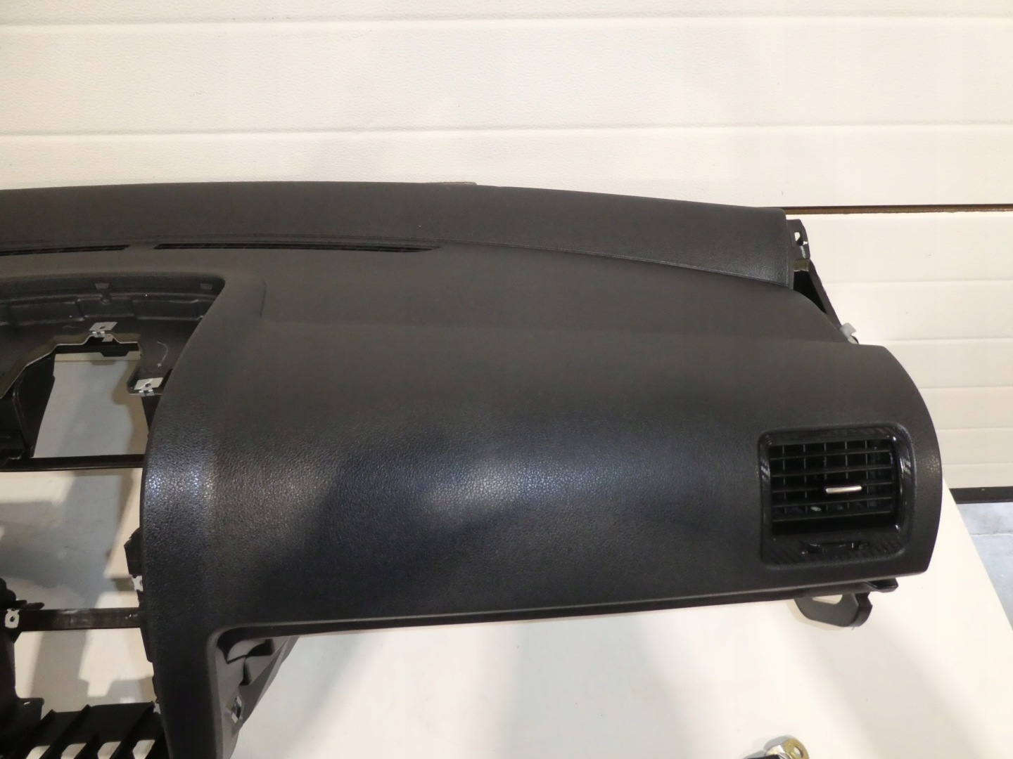 dashboard instrument panel console cockpit VW GOLF V tension belts