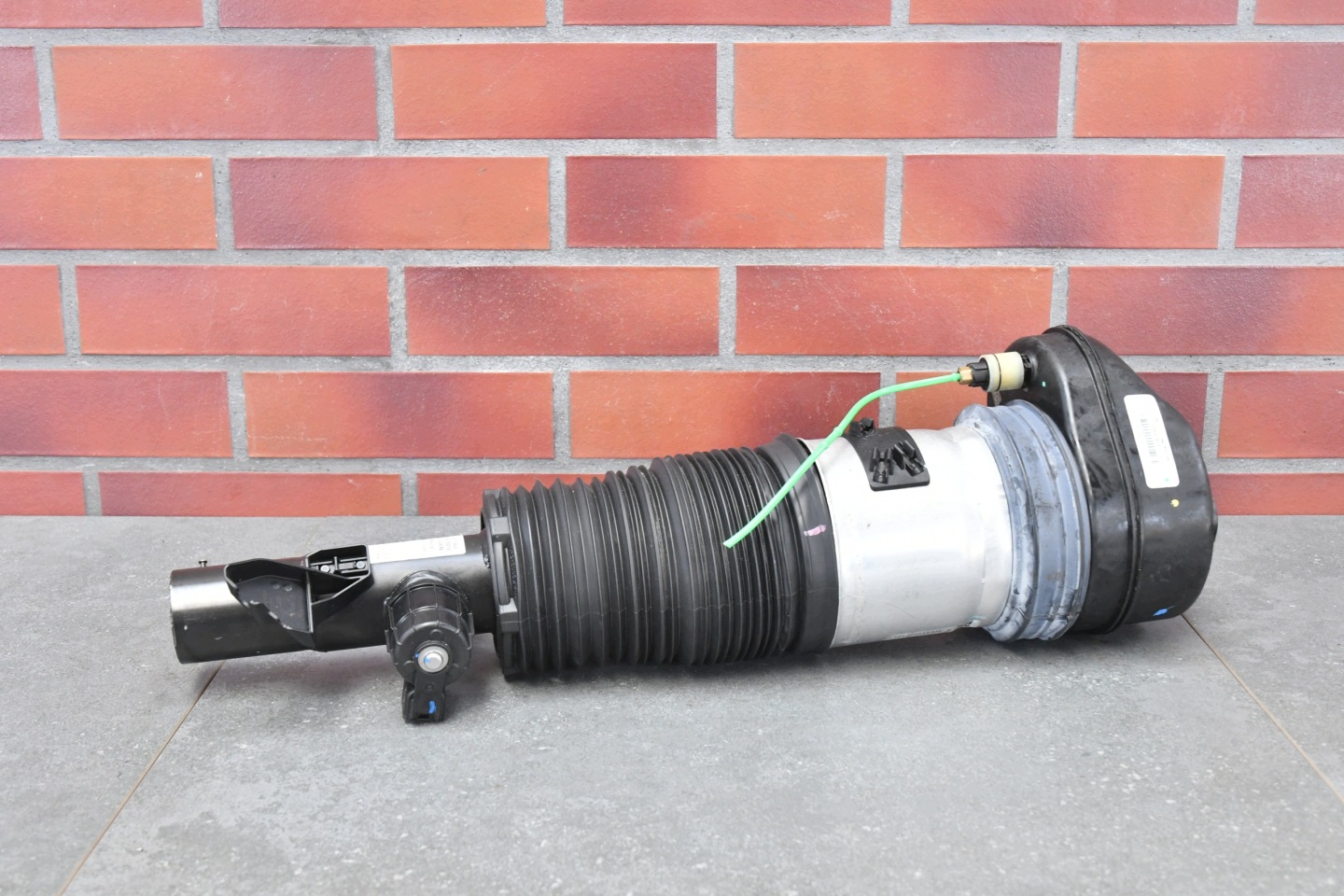 shock absorber left front front PNEUMATYCZNY BMW X7 G07 M60iX 3166km