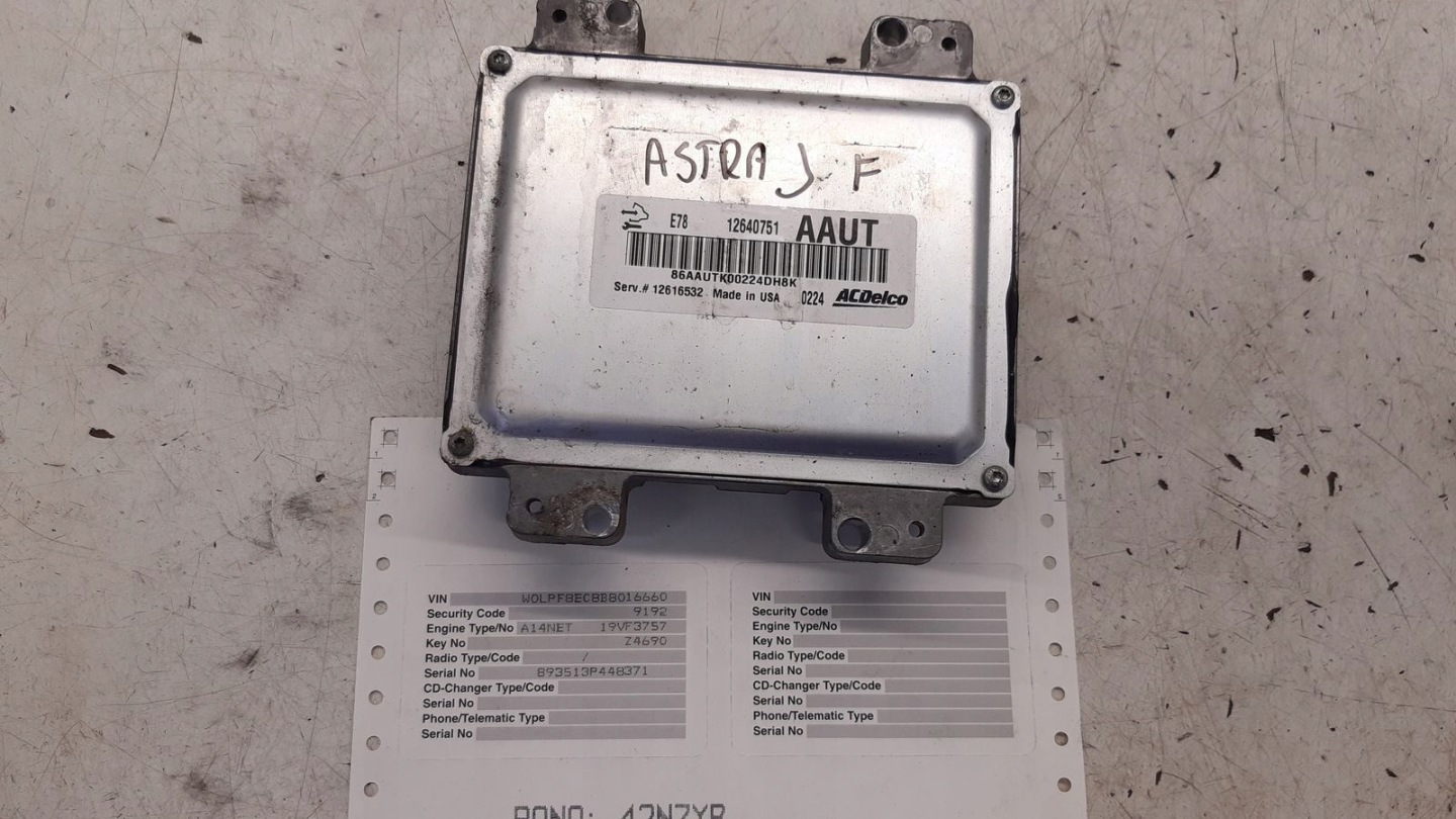 control unit computer of the engine PIN Opel Astra J kombi 1,4T