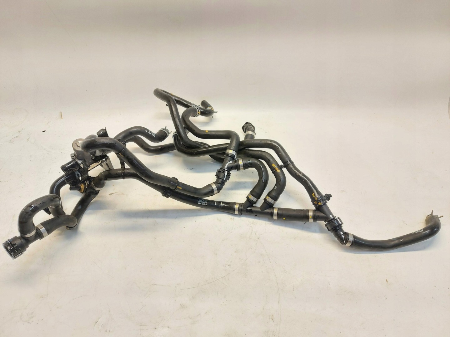 VOLVO XC40 LIFT prijenos cijev vode 32138733