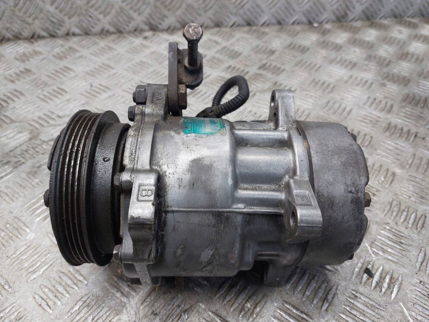 compressor compressor; of the air conditioning CITROEN EVASION/JUMPY and KARAWAN EVASION