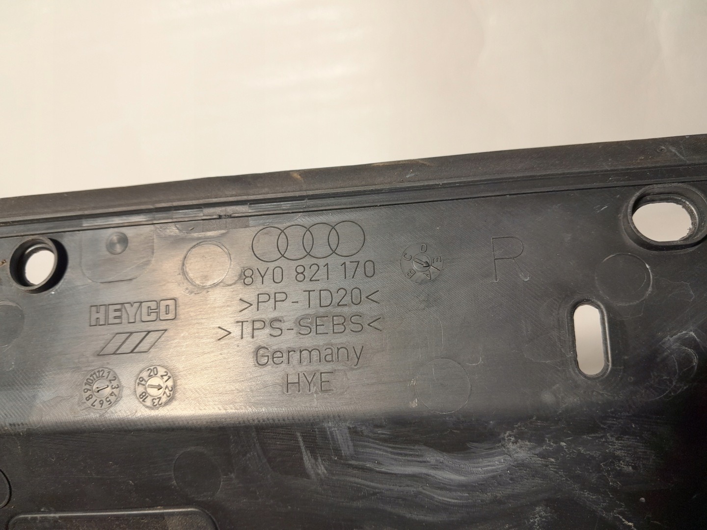 AUDI A3 S3 8Y Insonorizzazione parafango 8Y0821170