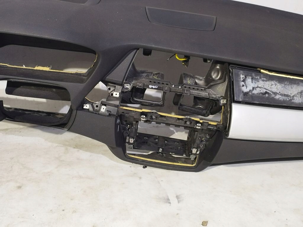 BMW X5 E70 dashboard instrument panel console