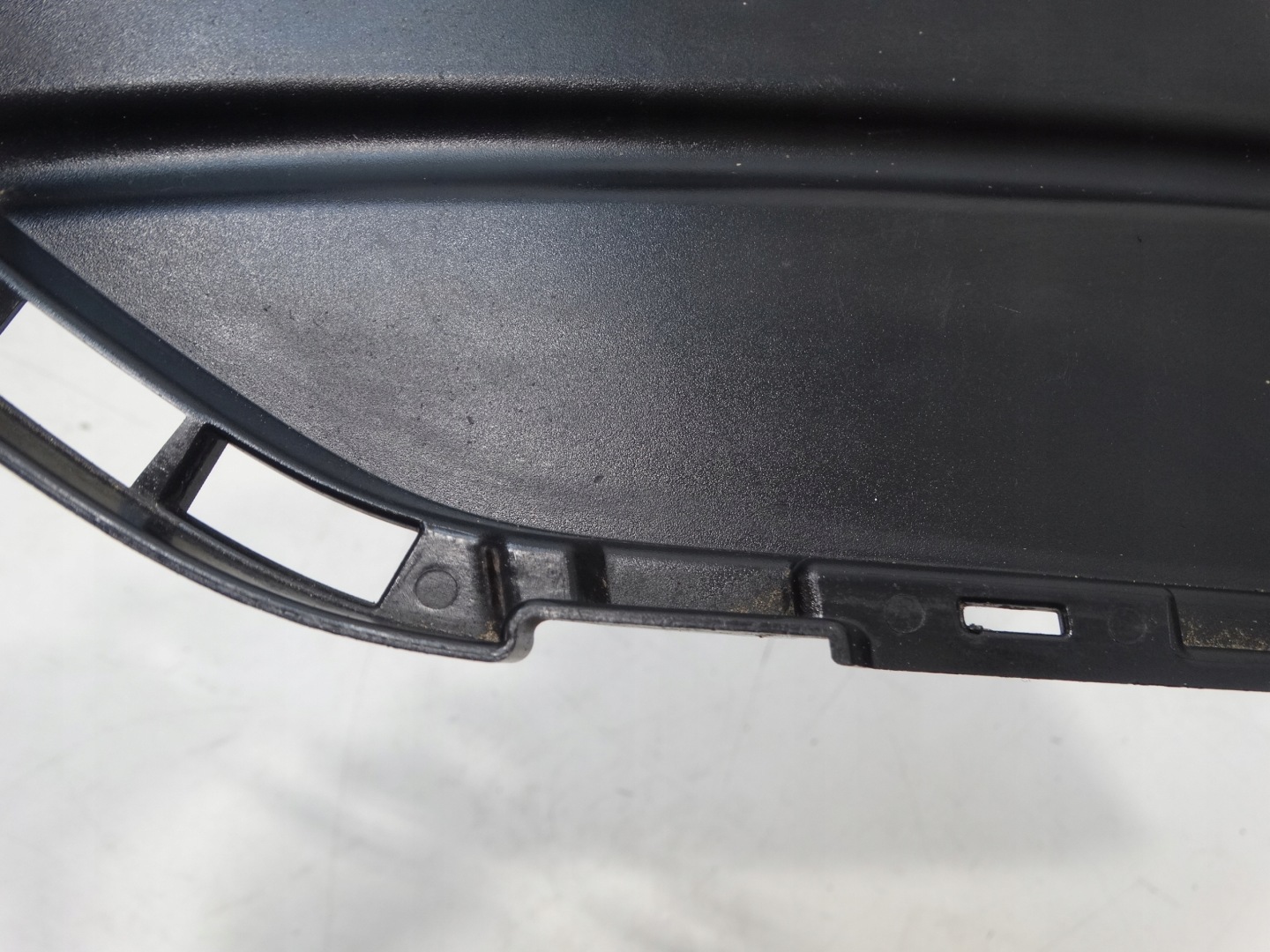 spoiler of a bumper grid right front AUDI A8 S8 4H0807152C