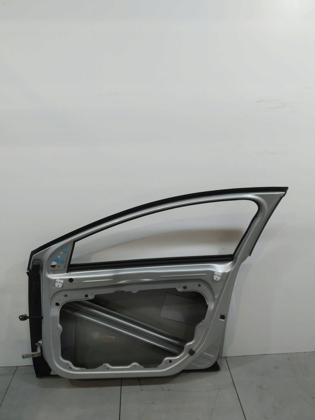 door right front 711-16 Volvo V40 II (2012-2019)