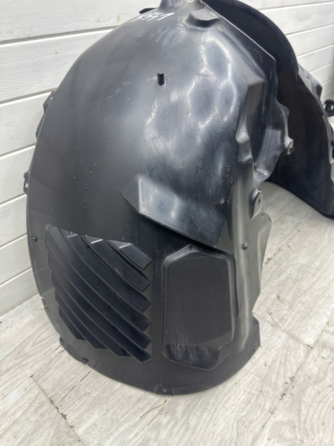 mudguard right front cover BMW 2 U06 8498438