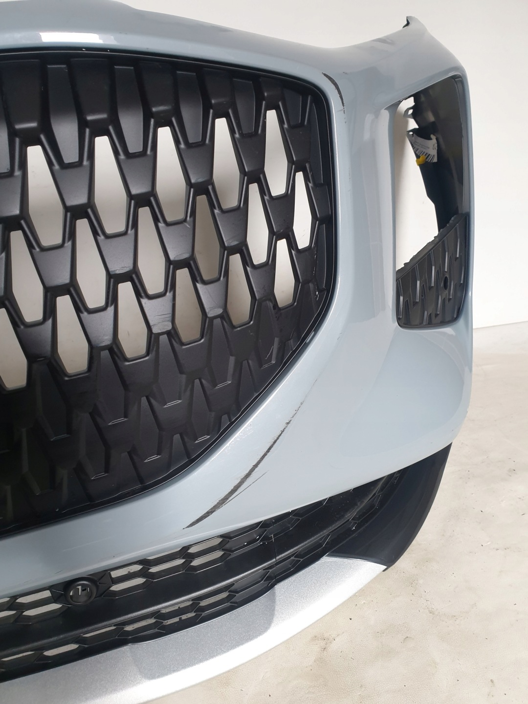 AUDI Q3 III 83H 25-> bumper front front 6 x PDC 83H807437