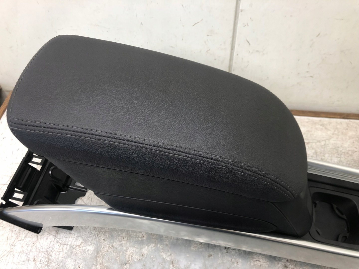 TUNEL central armrest OPEL MERIVA B 13260358